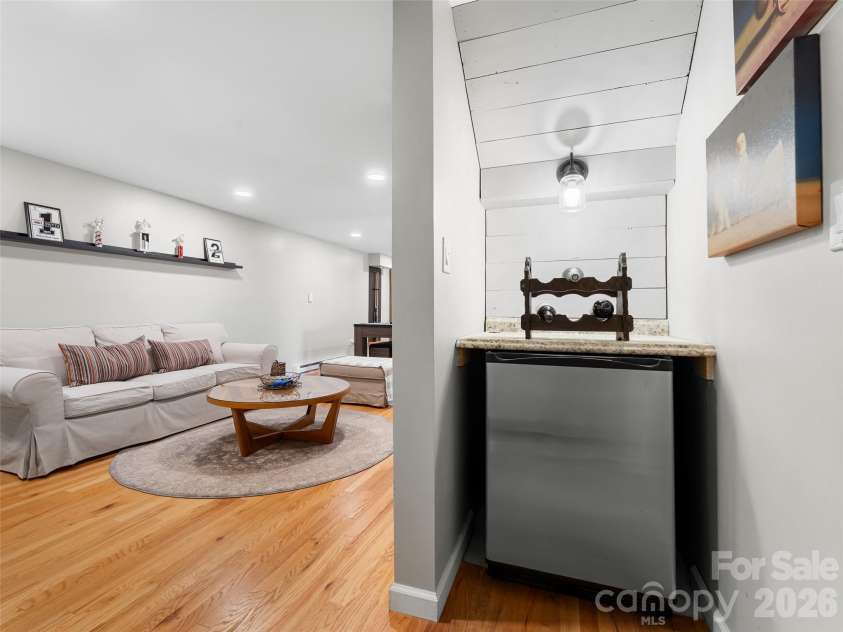 625 Lenox Place, Hendersonville, NC 28739.  MLS# CAR4361040, YatesRealty ID 17748. 