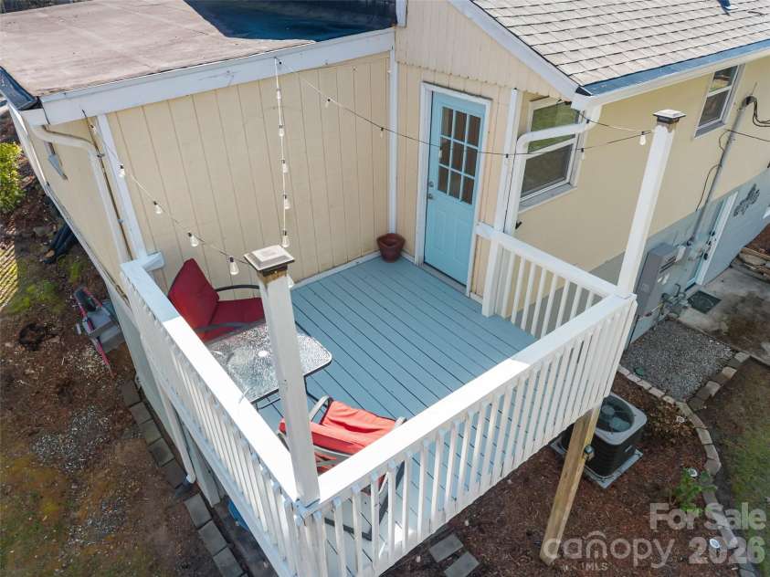 625 Lenox Place, Hendersonville, NC 28739.  MLS# CAR4361040, YatesRealty ID 17748. 