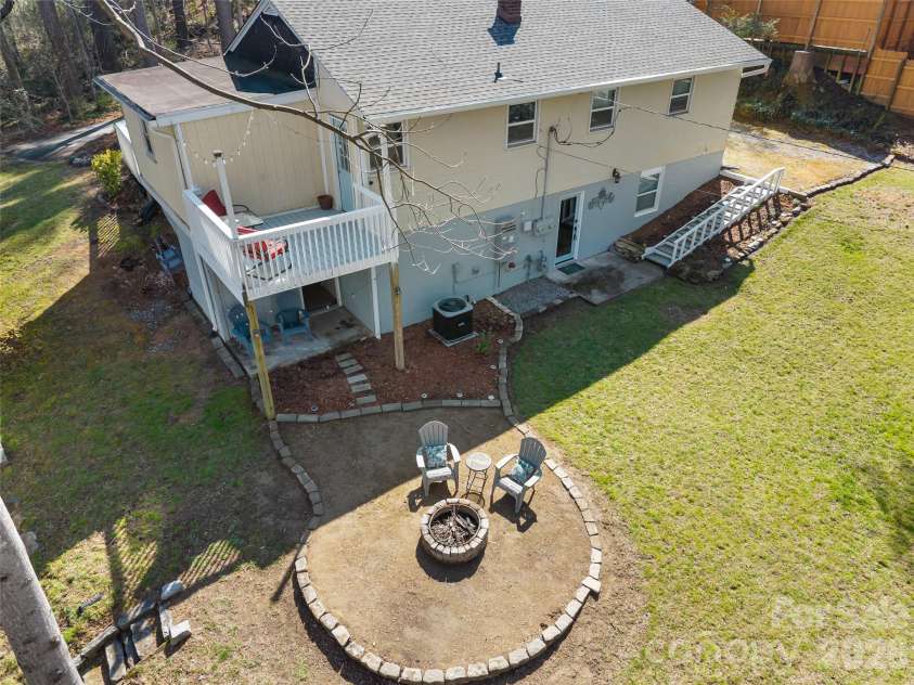 625 Lenox Place, Hendersonville, NC 28739.  MLS# CAR4361040, YatesRealty ID 17748. 
