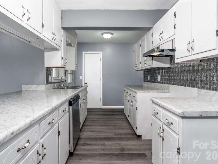 7215 Hwy 421 Highway, Vilas, NC 28692.  MLS# CAR4346683, YatesRealty ID 1775. 
