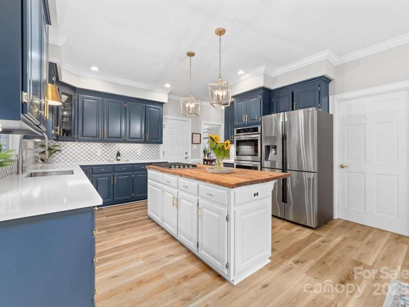 1115 Maremont Court, Matthews, NC 28104.  MLS# CAR4265008, YatesRealty ID 17750. Gourmet kitchen with custom painted cabinets, recessed lighting, under cabinet lighting and double wall ovens.