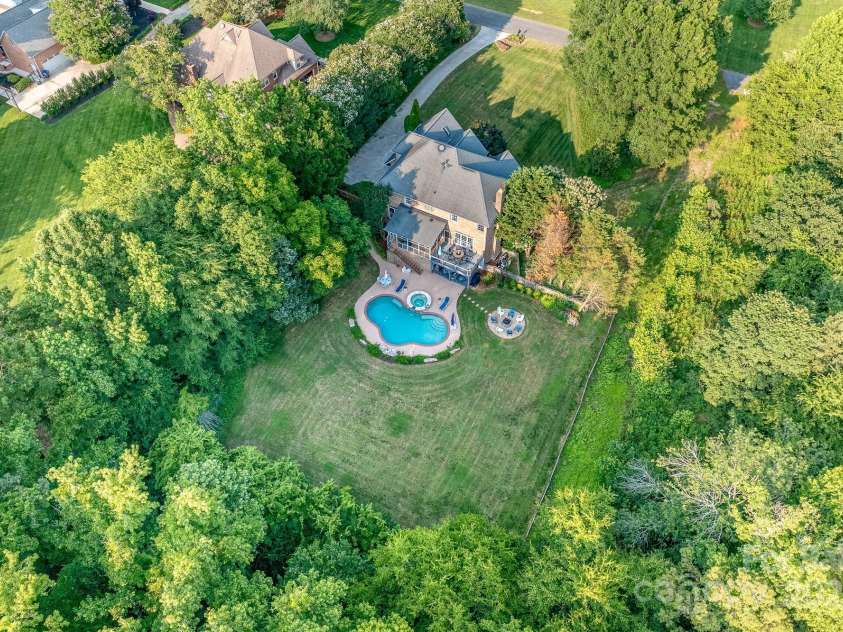 1115 Maremont Court, Matthews, NC 28104.  MLS# CAR4265008, YatesRealty ID 17750. Private outdoor living