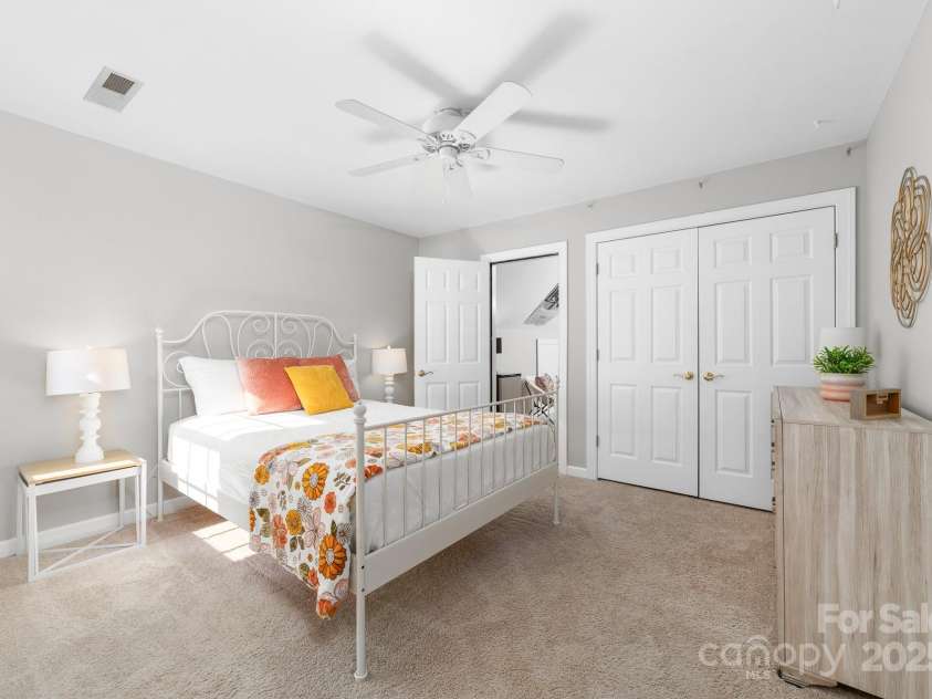 1115 Maremont Court, Matthews, NC 28104.  MLS# CAR4265008, YatesRealty ID 17750. Secondary bedroom that connects to Jack n Jill bathroom.