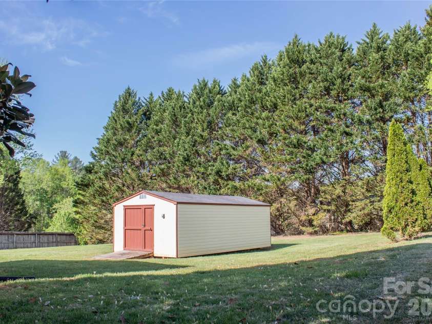 104 Buena Vista Drive, Morganton, NC 28655.  MLS# CAR4365329, YatesRealty ID 17751. Backyard with both sides bordered by fencing