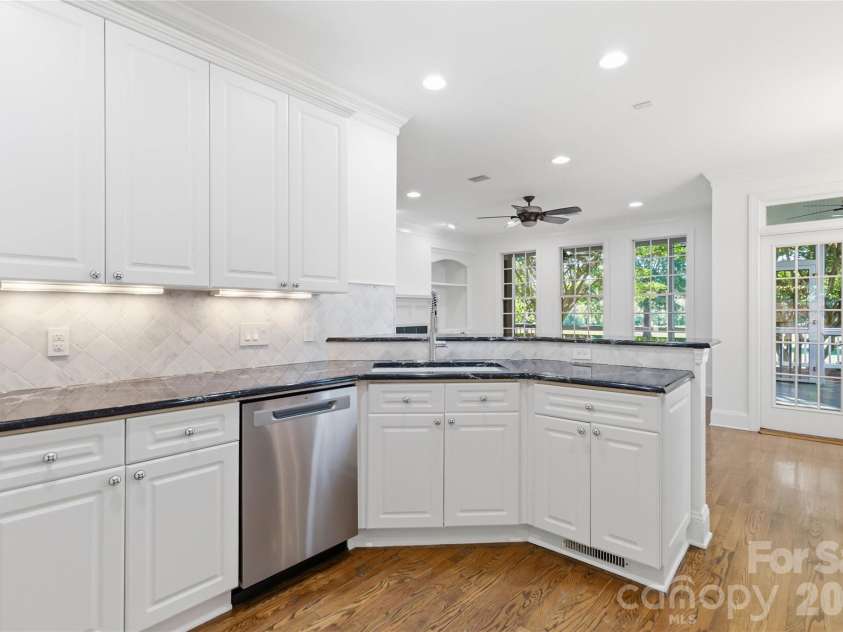 5613 Fairway View Drive, Charlotte, NC 28277.  MLS# CAR4372831, YatesRealty ID 17752. 