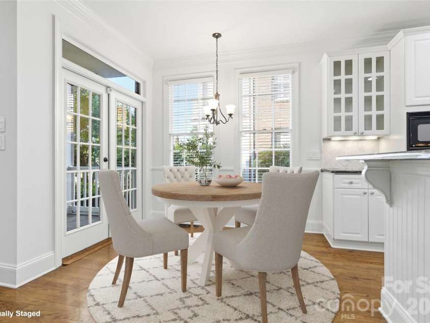 5613 Fairway View Drive, Charlotte, NC 28277.  MLS# CAR4372831, YatesRealty ID 17752. Eat-In Kitchen (Virtually Staged)