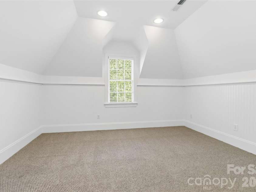 5613 Fairway View Drive, Charlotte, NC 28277.  MLS# CAR4372831, YatesRealty ID 17752. Flex Space
