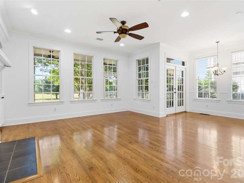 5613 Fairway View Drive, Charlotte, NC 28277.  MLS# CAR4372831, YatesRealty ID 17752. Great Room