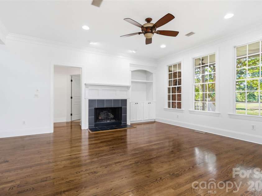 5613 Fairway View Drive, Charlotte, NC 28277.  MLS# CAR4372831, YatesRealty ID 17752. Great Room