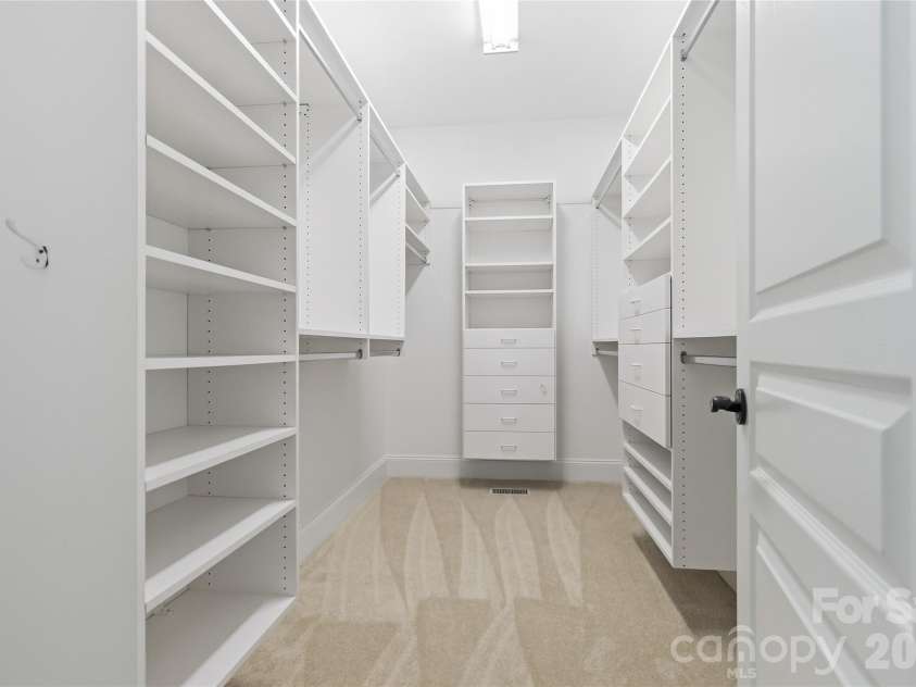 5613 Fairway View Drive, Charlotte, NC 28277.  MLS# CAR4372831, YatesRealty ID 17752. Primary Closet