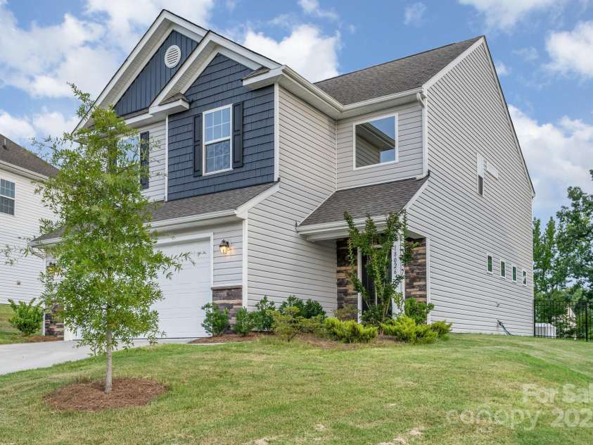 18026 Stark Way, Charlotte, NC 28278.  MLS# CAR4287357, YatesRealty ID 17753. 