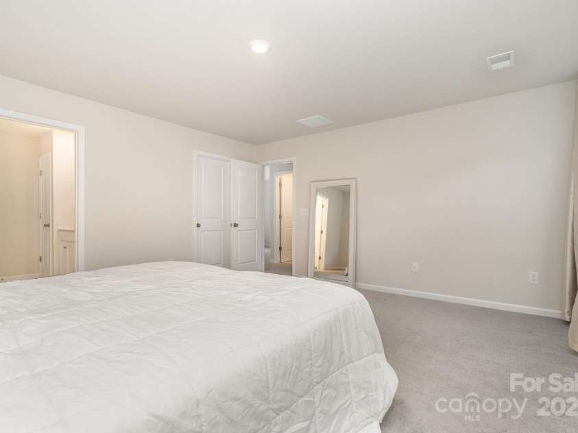 18026 Stark Way, Charlotte, NC 28278.  MLS# CAR4287357, YatesRealty ID 17753. 
