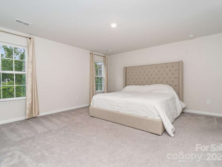 18026 Stark Way, Charlotte, NC 28278.  MLS# CAR4287357, YatesRealty ID 17753. 