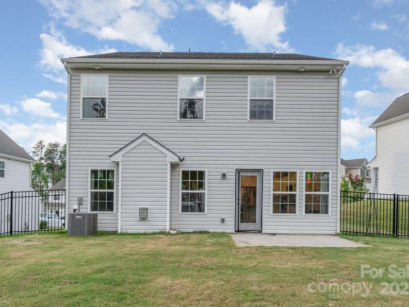 18026 Stark Way, Charlotte, NC 28278.  MLS# CAR4287357, YatesRealty ID 17753. 