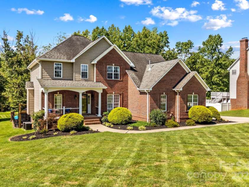 415 Autumnlight Drive, Salisbury, NC 28147.  MLS# CAR4292975, YatesRealty ID 17753. 