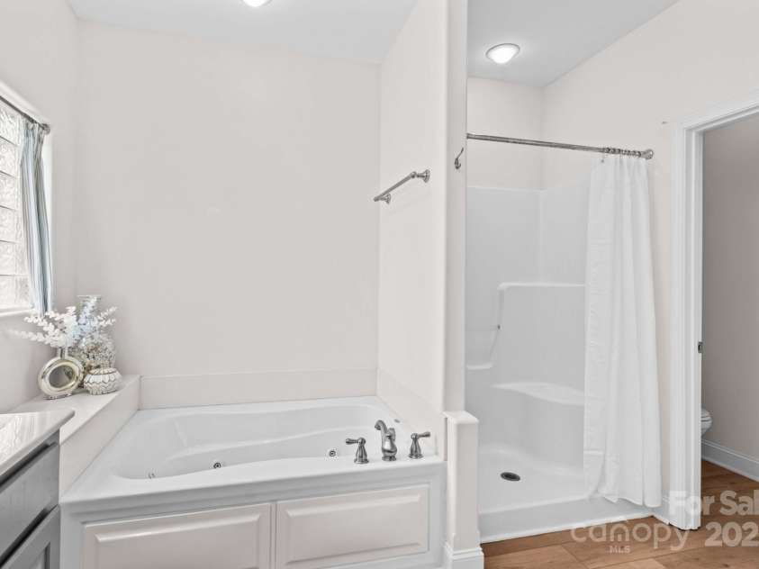 415 Autumnlight Drive, Salisbury, NC 28147.  MLS# CAR4292975, YatesRealty ID 17753. 