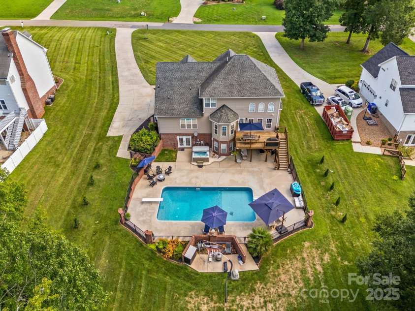 415 Autumnlight Drive, Salisbury, NC 28147.  MLS# CAR4292975, YatesRealty ID 17753. 