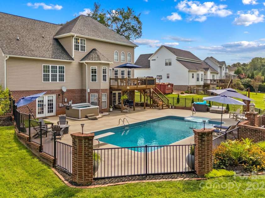 415 Autumnlight Drive, Salisbury, NC 28147.  MLS# CAR4292975, YatesRealty ID 17753. 