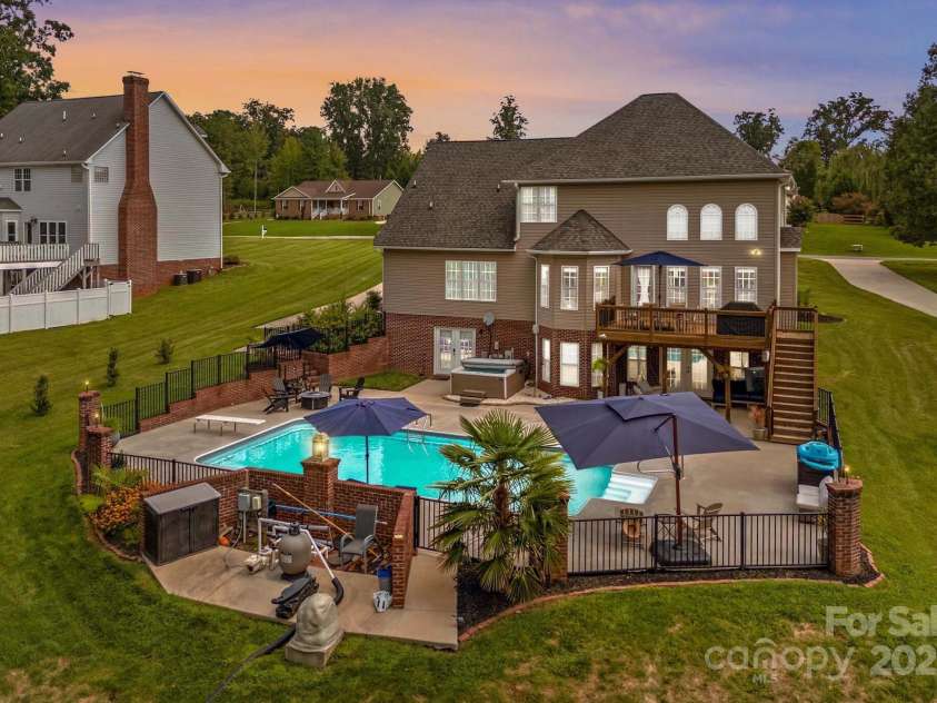 415 Autumnlight Drive, Salisbury, NC 28147.  MLS# CAR4292975, YatesRealty ID 17753. 
