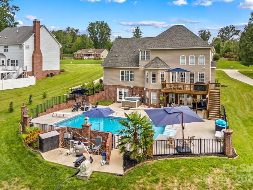 415 Autumnlight Drive, Salisbury, NC 28147.  MLS# CAR4292975, YatesRealty ID 17753. 