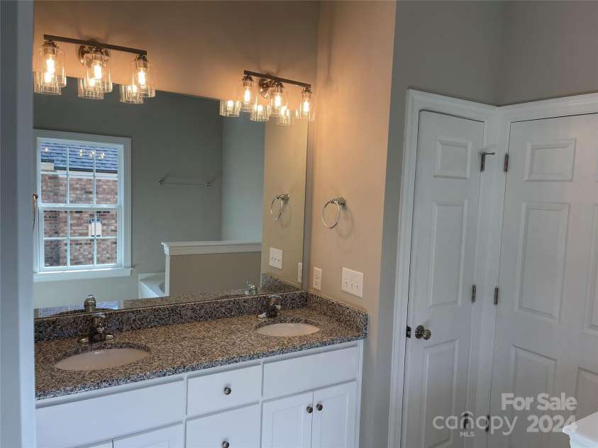 1023 Piper Meadows Drive, Waxhaw, NC 28173.  MLS# CAR4130959, YatesRealty ID 17754. Primary Bath with ceramic tile floor