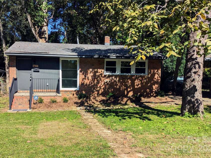 631 Chipley Avenue, Charlotte, NC 28205.  MLS# CAR4263901, YatesRealty ID 17755. 