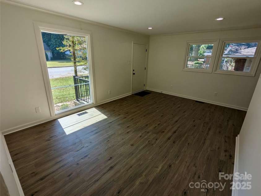 631 Chipley Avenue, Charlotte, NC 28205.  MLS# CAR4263901, YatesRealty ID 17755. 