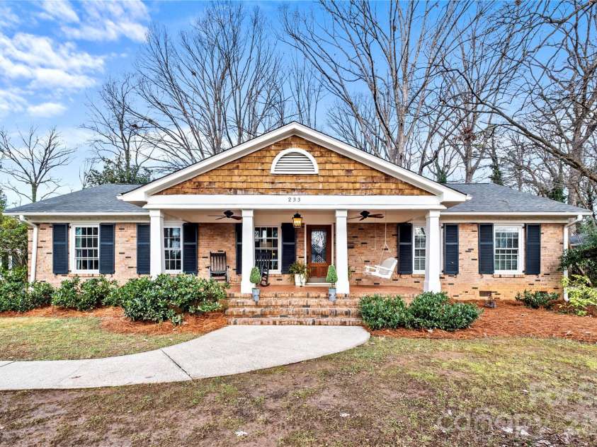 233 Chiswick Road, Charlotte, NC 28211.  MLS# CAR4375099, YatesRealty ID 17756. 