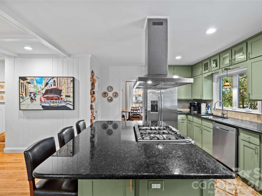 233 Chiswick Road, Charlotte, NC 28211.  MLS# CAR4375099, YatesRealty ID 17756. 