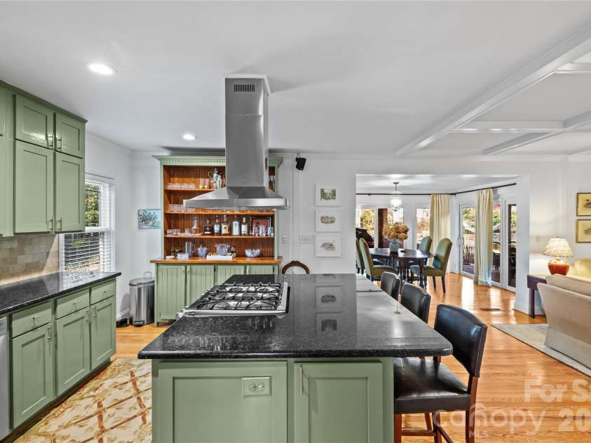 233 Chiswick Road, Charlotte, NC 28211.  MLS# CAR4375099, YatesRealty ID 17756. 