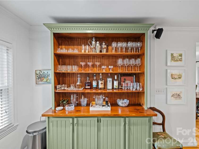 233 Chiswick Road, Charlotte, NC 28211.  MLS# CAR4375099, YatesRealty ID 17756. 