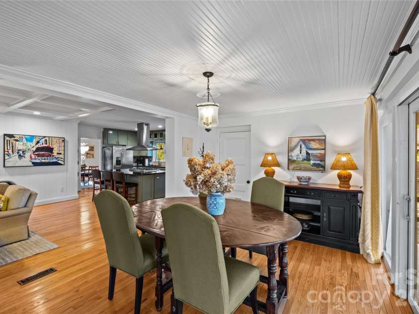 233 Chiswick Road, Charlotte, NC 28211.  MLS# CAR4375099, YatesRealty ID 17756. 