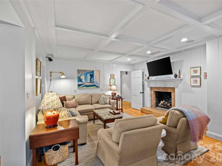 233 Chiswick Road, Charlotte, NC 28211.  MLS# CAR4375099, YatesRealty ID 17756. 