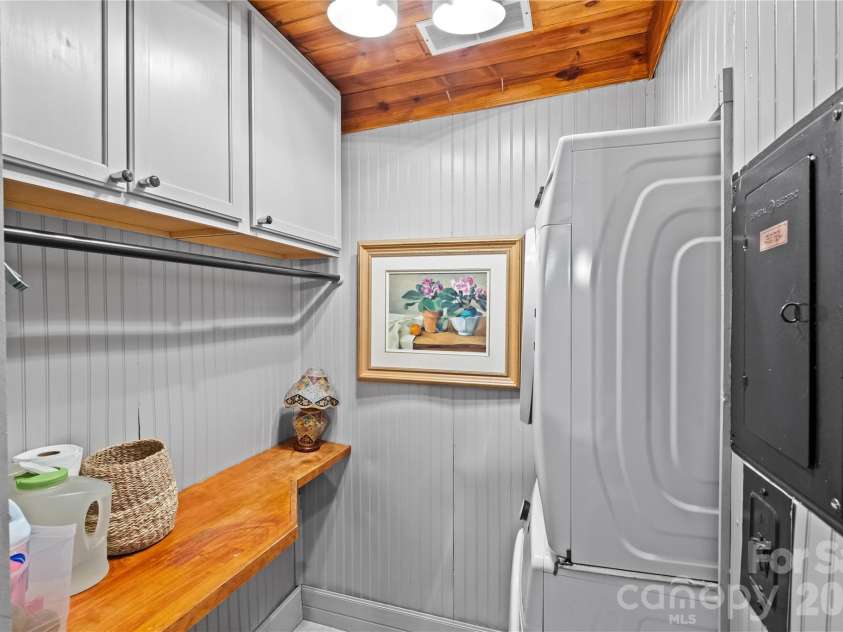 233 Chiswick Road, Charlotte, NC 28211.  MLS# CAR4375099, YatesRealty ID 17756. 
