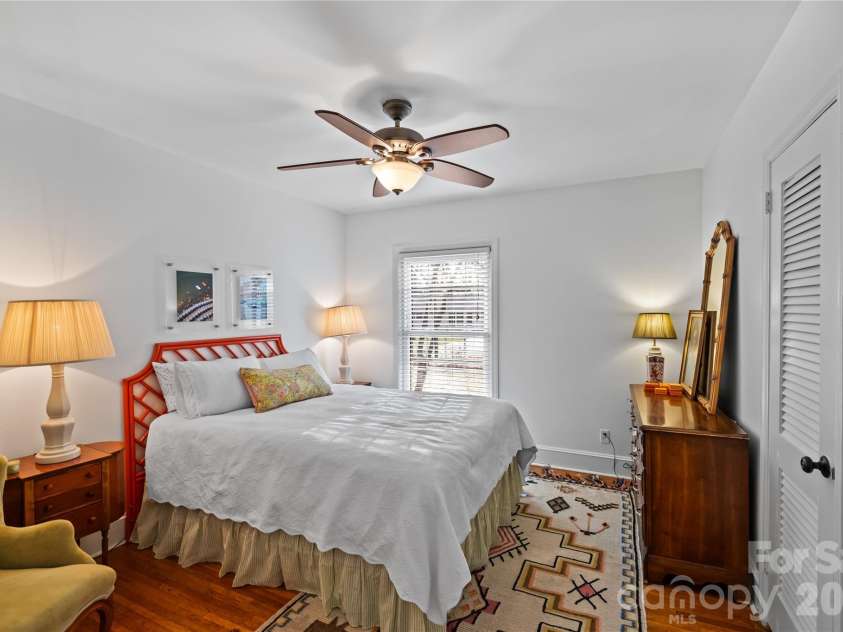 233 Chiswick Road, Charlotte, NC 28211.  MLS# CAR4375099, YatesRealty ID 17756. 