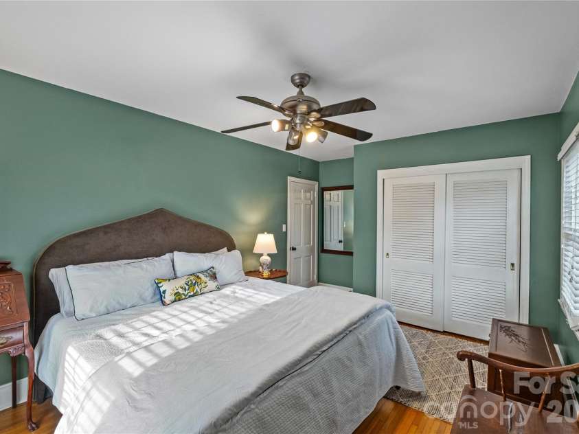 233 Chiswick Road, Charlotte, NC 28211.  MLS# CAR4375099, YatesRealty ID 17756. 