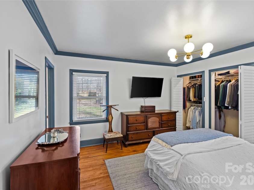 233 Chiswick Road, Charlotte, NC 28211.  MLS# CAR4375099, YatesRealty ID 17756. 