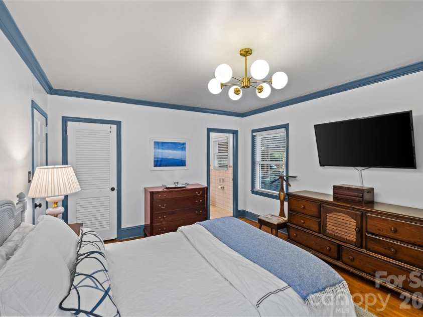 233 Chiswick Road, Charlotte, NC 28211.  MLS# CAR4375099, YatesRealty ID 17756. 