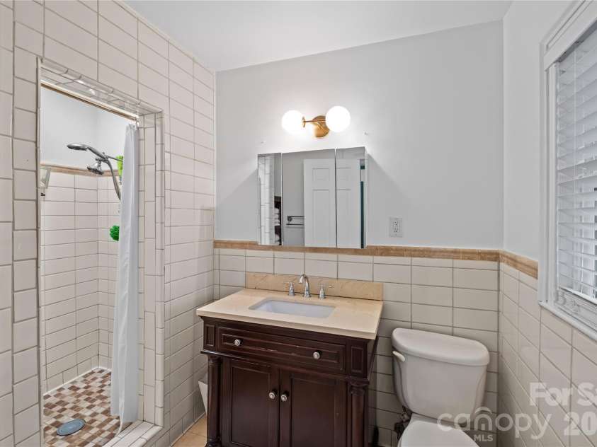 233 Chiswick Road, Charlotte, NC 28211.  MLS# CAR4375099, YatesRealty ID 17756. 