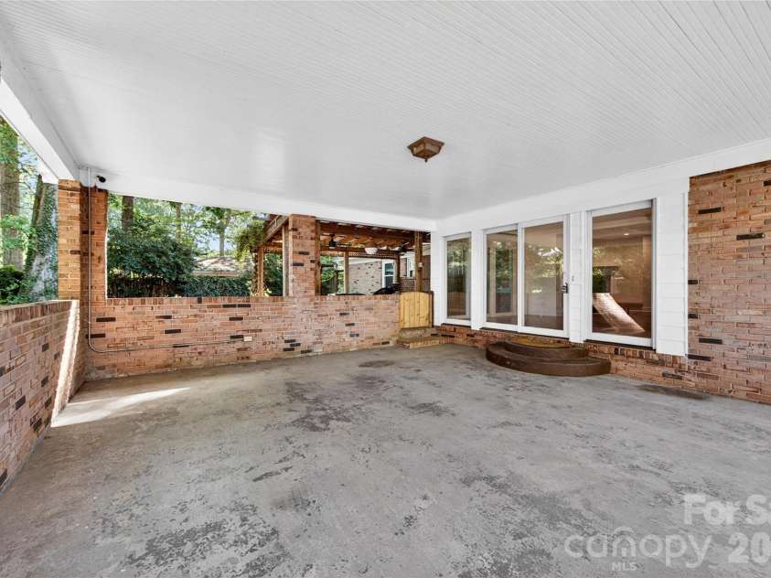 233 Chiswick Road, Charlotte, NC 28211.  MLS# CAR4375099, YatesRealty ID 17756. 