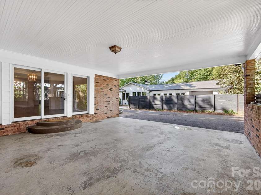 233 Chiswick Road, Charlotte, NC 28211.  MLS# CAR4375099, YatesRealty ID 17756. 