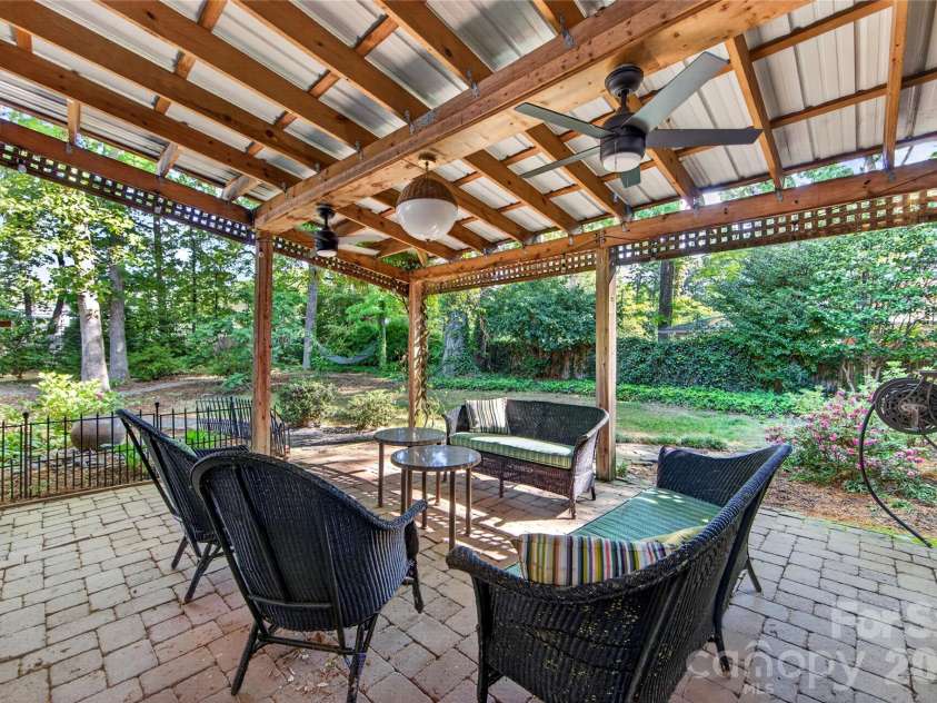 233 Chiswick Road, Charlotte, NC 28211.  MLS# CAR4375099, YatesRealty ID 17756. 