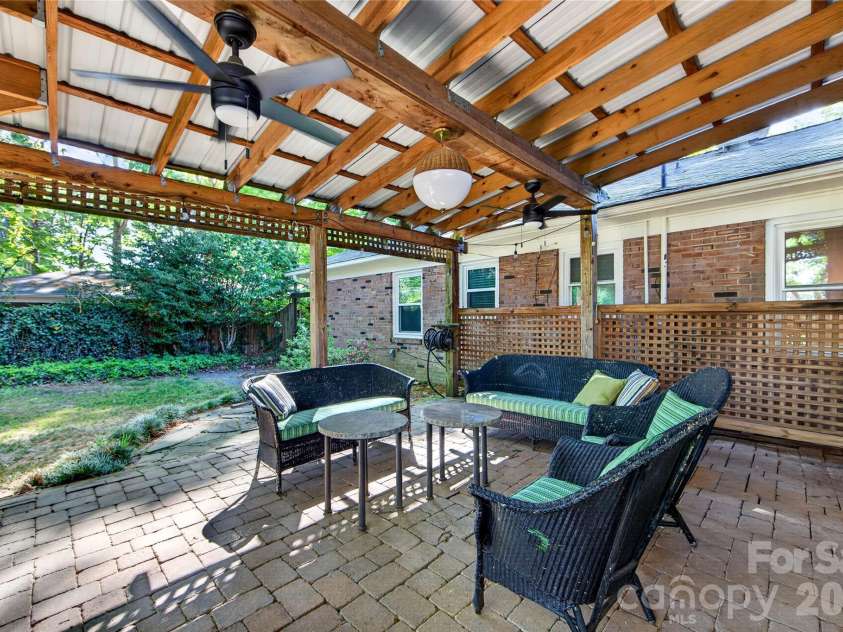 233 Chiswick Road, Charlotte, NC 28211.  MLS# CAR4375099, YatesRealty ID 17756. 