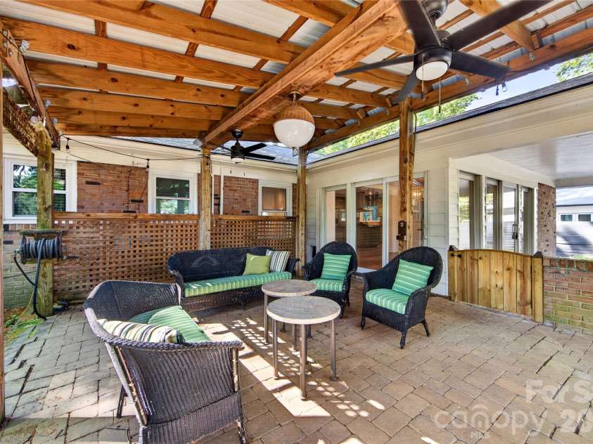 233 Chiswick Road, Charlotte, NC 28211.  MLS# CAR4375099, YatesRealty ID 17756. 