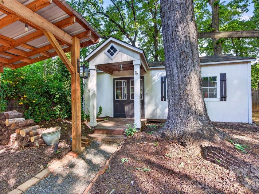 233 Chiswick Road, Charlotte, NC 28211.  MLS# CAR4375099, YatesRealty ID 17756. 
