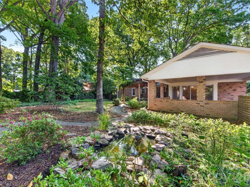 233 Chiswick Road, Charlotte, NC 28211.  MLS# CAR4375099, YatesRealty ID 17756. 