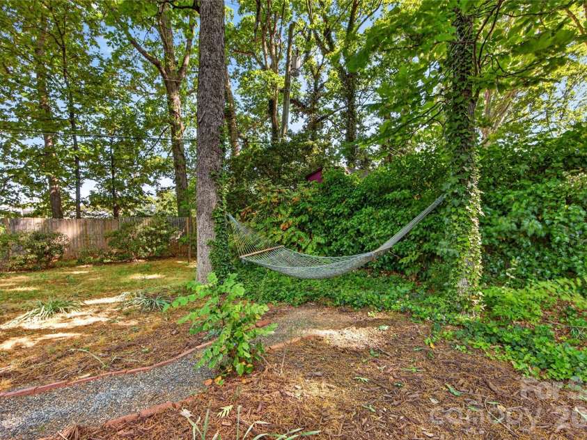 233 Chiswick Road, Charlotte, NC 28211.  MLS# CAR4375099, YatesRealty ID 17756. 