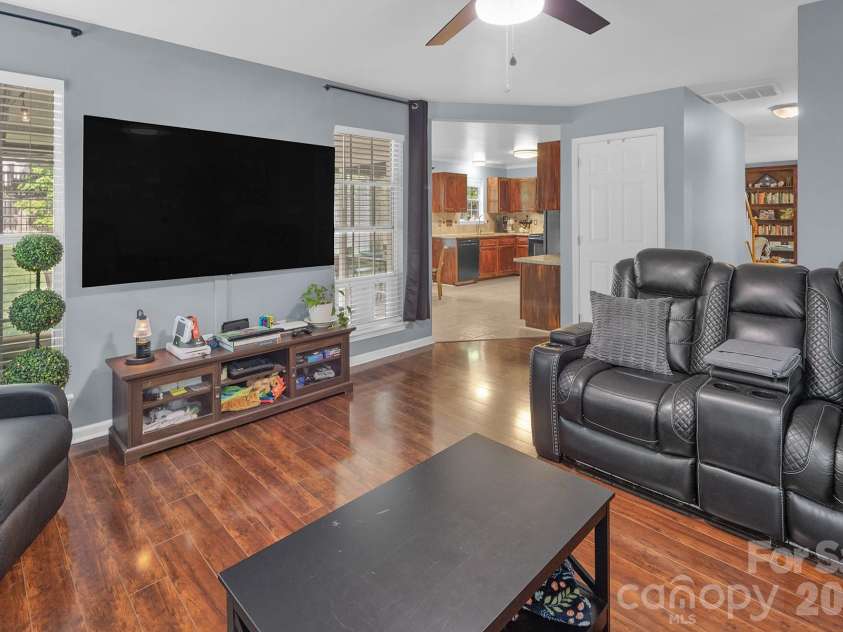 10311 Suffield Court, Charlotte, NC 28269.  MLS# CAR4375671, YatesRealty ID 17757. 