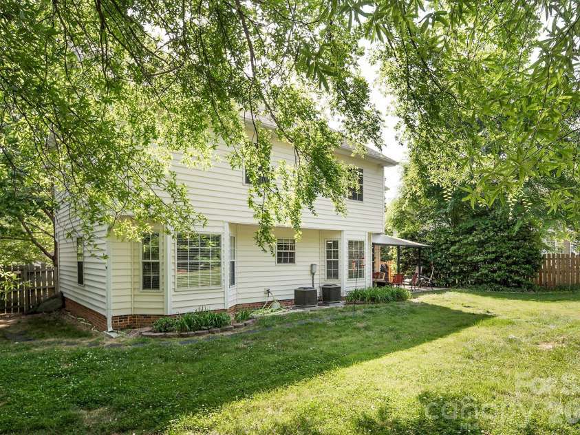 10311 Suffield Court, Charlotte, NC 28269.  MLS# CAR4375671, YatesRealty ID 17757. 