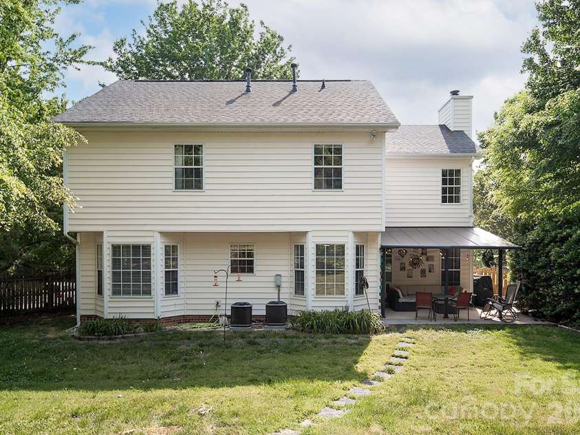 10311 Suffield Court, Charlotte, NC 28269.  MLS# CAR4375671, YatesRealty ID 17757. 